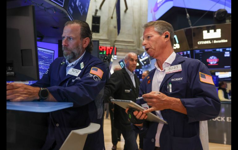 La bolsa se vio impulsada de nuevo por las empresas de semiconductores con subidas en Micron Technology, VanEck Semiconductor y STMicroelectronics NV. EFE/S. Yenesel