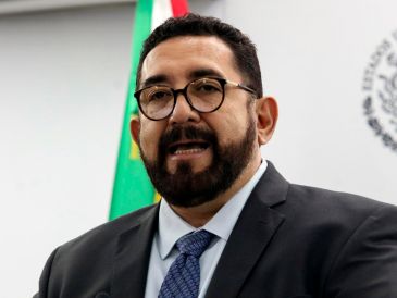 Fotografía que muestra a Ulises Lara López, titular de la Fiscalía Especial en Investigación de Asuntos Relevantes, hablando en una rueda de prensa en CDMX. EFE/ARCHIVO