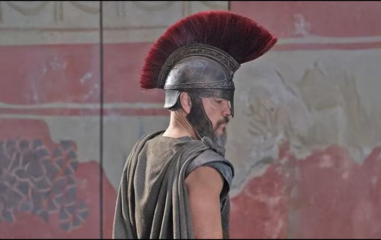 Los personajes visten armaduras oscuras de estilo clásico inspiradas en la Antigua Grecia. ESPECIAL