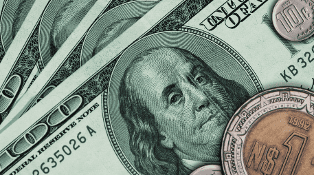 Considera que la cotización del dólar frente al peso mexicano fluctúa a lo largo del día debido a los factores de oferta-demanda. ESPECIAL/Canva