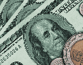 Considera que la cotización del dólar frente al peso mexicano fluctúa a lo largo del día debido a los factores de oferta-demanda. ESPECIAL/Canva