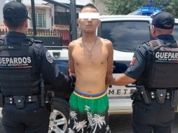 Con base en el señalamiento realizado por el denunciante y los indicios localizados en el lugar, los policías detuvieron a quien fue identificado por las autoridades como Joel 