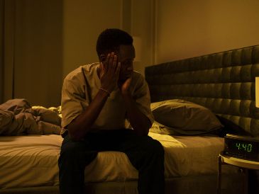 Conoce los efectos adversos que sufre el organismo humano tras acumular varias noches sin descanso adecuado y cómo el cerebro altera sus funciones principales. Pexels