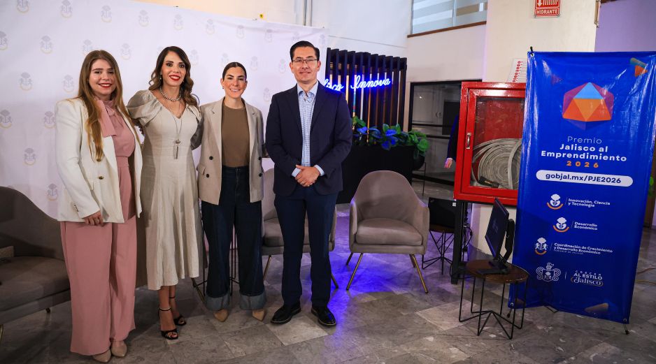 De izquierda a derecha: Denisse Reynoso Barragán, Fanny Guadalupe Valdivia Márquez, Cindy Blanco Ochoa y Néstor Eduardo Jarcia Romero durante la conferencia de prensa sobre convocatoria del Premio Jalisco al Emprendimiento. EL INFORMADOR/J. Acosta