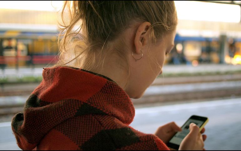 Debido a la gran cantidad de información que recibimos a diario en el celular, es posible que en este se acumule lo que expertos llaman 