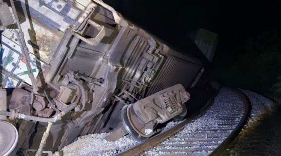 A pesar de lo aparatoso, no se registraron heridos o muertos en el nuevo accidente del Tren Interoceánico. X/@azucenau