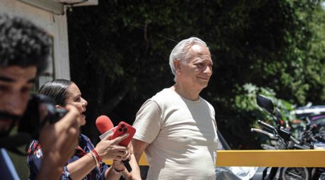 Víctor Rodríguez Padilla, exdirector de Pemex, a su salida del Centro Estatal de Reinserción Social Morelos después de la audiencia en que se dictó la continuación de su proceso en libertad. SUN/G. Pano