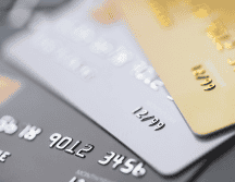 Una tarjeta de débito puede convertirse en una aliada para administrar el dinero de manera más eficiente. CANVA