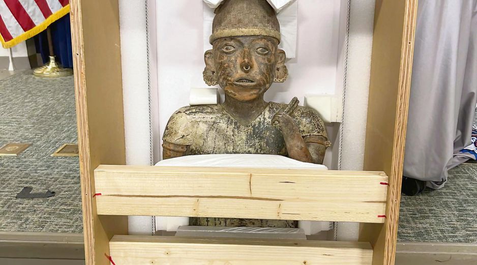 Escultura de unos 91 centímetros de altura que representa a un guerrero. EFE
