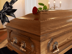 Los servicios disponibles para el público general incluyen opciones como la velación en capilla o en domicilio, el traslado del cuerpo a nivel local o foráneo, y la preparación estética profesional. ESPECIAL / CANVA