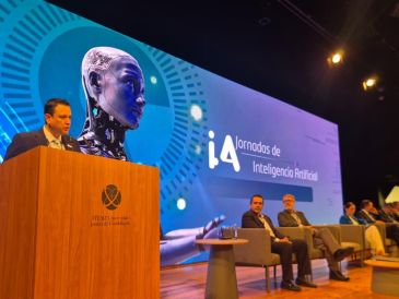 La titular de la Secretaría de Innovación, Ciencia y Tecnología del Gobierno del Estado Reconoció que la IA también representa un desafío donde el reto mayor son las personas. EL INFORMADOR / J. VELAZCO 
