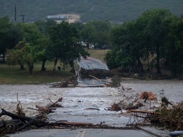Hasta 74 centímetros de lluvia cayeron en los últimos tres días en el condado de Uvalde, una de las regiones texanas más afectadas. AP/J. Juárez