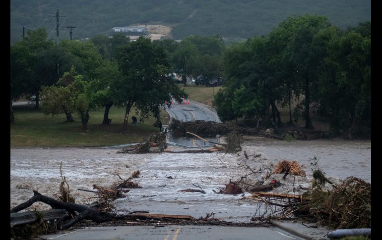 Hasta 74 centímetros de lluvia cayeron en los últimos tres días en el condado de Uvalde, una de las regiones texanas más afectadas. AP/J. Juárez