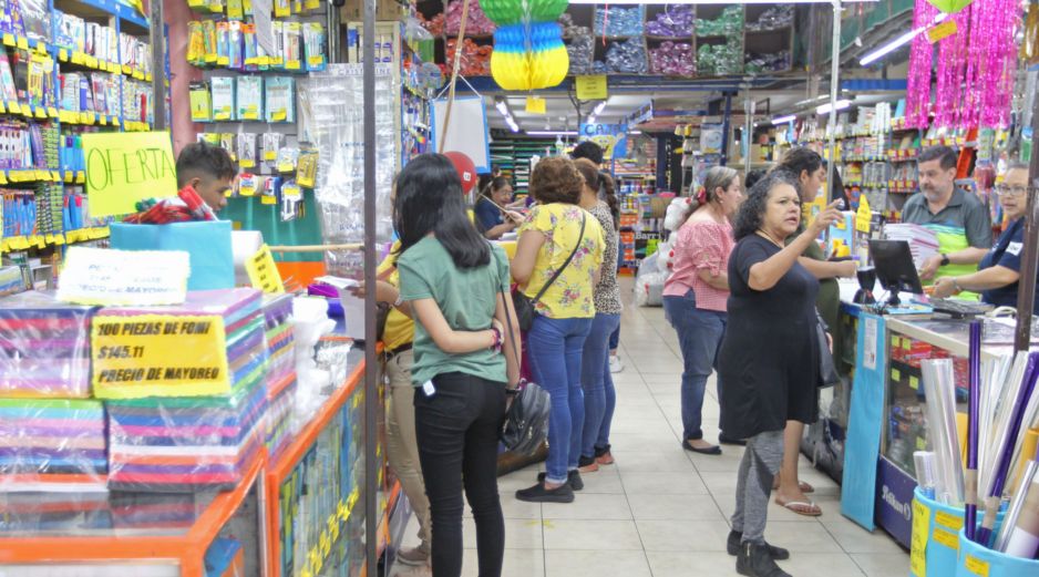 Antes de comprar útiles nuevos, checa bien cuáles de ellos pueden reutilizarse para el próximo ciclo escolar: ¡hay cuadernos, plumas, lápices, tijeras y otros artículos que aún aguantan! EL INFORMADOR/ARCHIVO