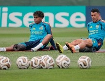 Lamine Yamal y Pedro Porro durante el entrenamiento de la Selección Española. EFE