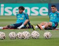 Lamine Yamal y Pedro Porro durante el entrenamiento de la Selección Española. EFE