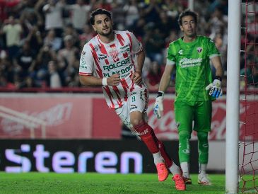 El auténtico “padre de los clásicos” redactó una nueva e ilustre página en el césped del Estadio Victoria. Imago7.