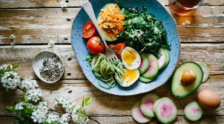 Una dieta equilibrada puede ayudar a mantener estable la glucosa y favorecer una mejor sensibilidad a la insulina. Estos son algunos de los alimentos más recomendados por especialistas en nutrición. CANVA