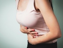Este parásito provoca evacuaciones acuosas repentinas, acompañadas de fuertes calambres abdominales, náuseas, pérdida de apetito y una fatiga extrema. Unsplash