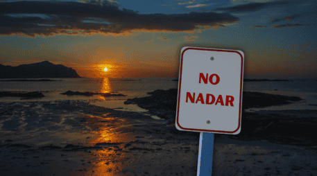 El problema central de la playa que encendió las alarmas radica en la alta concentración de enterococos, un grupo de bacterias que habitan en el tracto intestinal humano y animal. ESPECIAL / CANVA