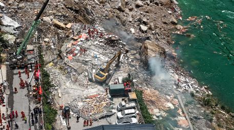 Vista aérea tomada con un dron el 17 de julio de 2026 del sitio de un derrumbe de una montaña provocado por las lluvias a lo largo de una sección del río Wujiang, en la municipalidad de Chongqing, en el suroeste de China. Xinhua/H. Wei
