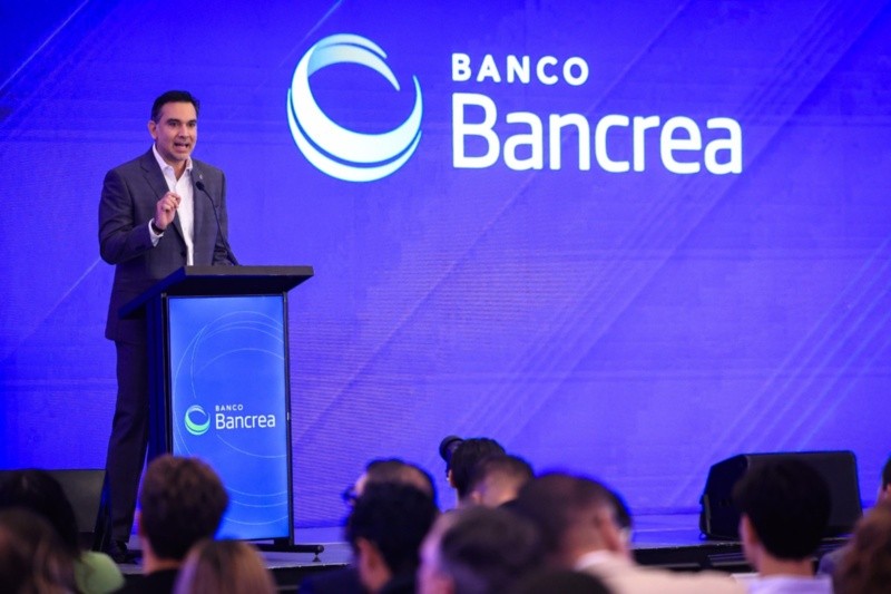 Daniel Castillo, director bancario patrimonial de Bancrea en Guadalajara, dio la bienvenida a los asistentes.