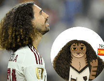 El simpático felino de Cucurella aparece en la pantalla sosteniendo y agitando el estandarte. IMAGO7/ARCHIVO