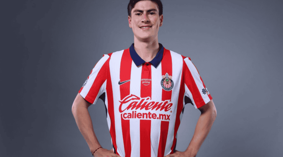 El crecimiento que tuvo durante la última temporada hacía pensar que podría estrenar nuevo número. X/@Chivas