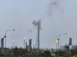 La tensión por el control del estrecho de Ormuz amenaza el suministro global de petróleo. AP/ARCHIVO