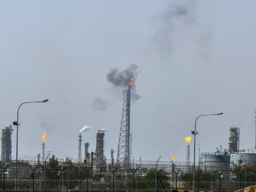 La tensión por el control del estrecho de Ormuz amenaza el suministro global de petróleo. AP/ARCHIVO