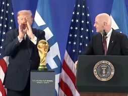 Trump estuvo acompañado por Gianni Infantino, presidente de la FIFA, que se deshizo en elogios con el político. EFE/@RapidResponse47