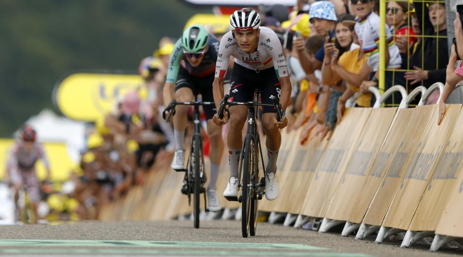 Isaac del Toro tuvo una destacada actuación en la etapa de montaña del Tour de Francia y ahora buscará mantener su posición entre los mejores de la clasificación general. EFE/G. Horcajuelo