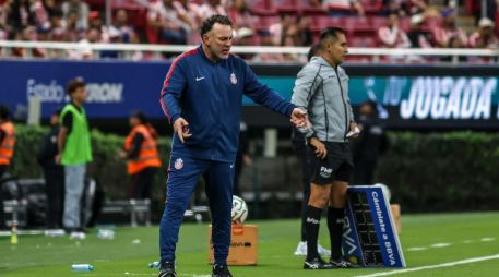 Tras la derrota frente a Toluca, el entrenador rojiblanco afirmó que mantiene plena confianza en el proyecto y en sus futbolistas. EL INFORMADOR/ A. NAVARRO.