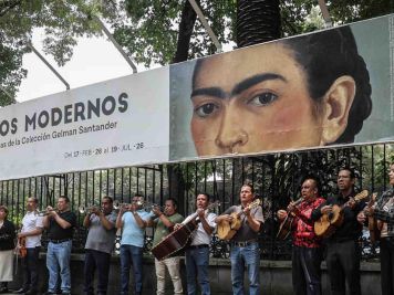 Entre “Las Golondrinas” y protestas, despiden la Colección Gelman
