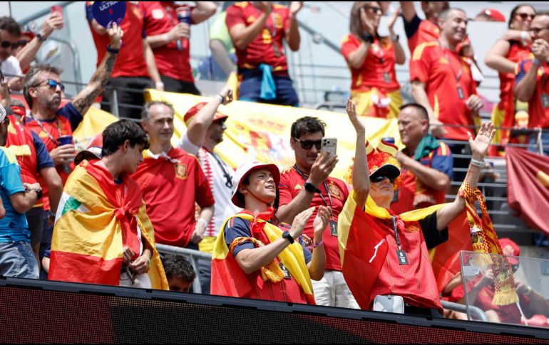 Aficionados de España esperan el inicio de la final del Mundial 2026 que disputan este domingo los combinados de España y Argentina en el MetLife Stadium de Nueva Jersey (EEUU). EFE / Lavandeira Jr.