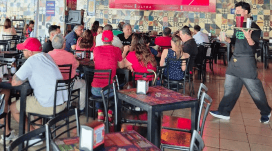 Otros restaurantes ubicados en el centro de Guadalajara también esperan más clientela este domingo 19 de julio, día de la final del Mundial 2026. EL INFORMADOR / J. VELAZCO