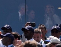 En redes sociales y en agencias de diversos medios de comunicación circulan fotografías de Claudia Sheinbaum en un palco del estadio, acompañada por los representantes de los tres países anfitriones. EFE / A. Colmenares.