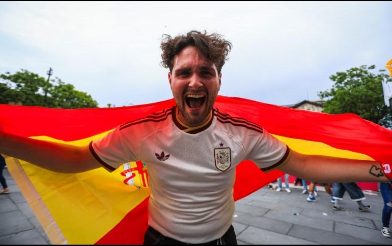 Daniel Martín llegó a México para visitar a su novia y terminó siendo testigo del campeonato de España en un ambiente de fiesta mundialista. EL INFORMADOR/ J. ACOSTA.