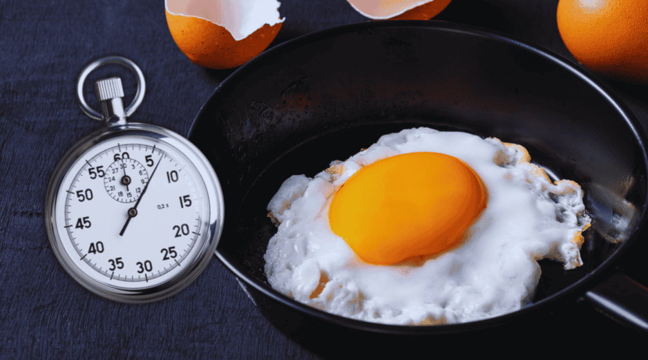 Los huevos revueltos al estilo francés representan la opción predilecta para lograr un desayuno exprés que mantenga un perfil verdaderamente lujoso. ESPECIAL / CANVA