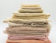 La correcta higiene de los textiles en el hogar previene alergias y alarga la durabilidad de los tejidos. UNSPLASH / M. Poole