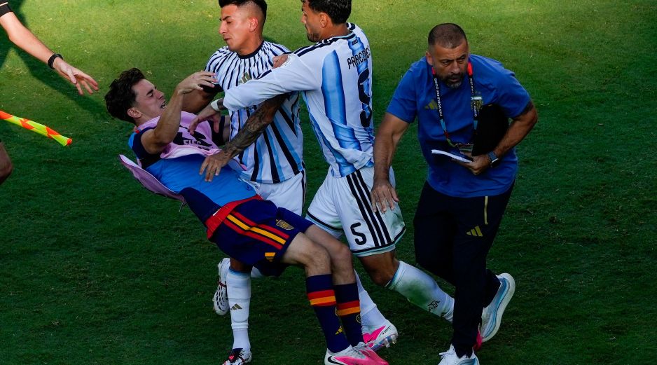 Las repeticiones de video mostraron a varios jugadores involucrados en un altercado. AP / Y. Iwamura