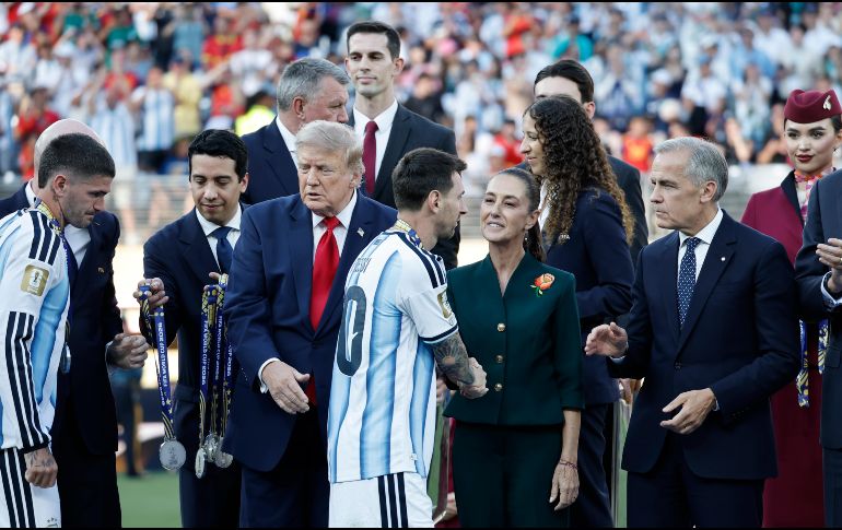 La actitud de algunos jugadores de Argentina generó críticas en redes sociales. EFE/ L. Jr