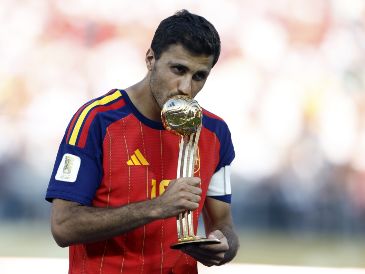 Rodri volvió a las canchas tras superar una lesión para convertirse en campeón del mundo con la selección de España. EFE.