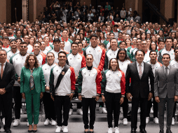 La Presidenta Claudia Sheinbaum abanderó a los atletas que representarán a México en Santo Domingo 2026. X/@Claudiashein