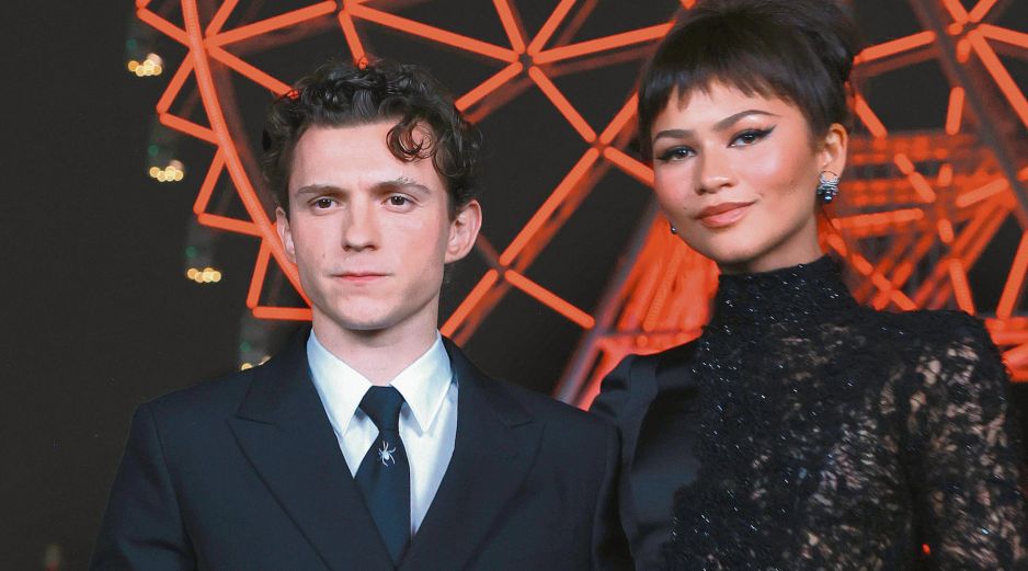 Tom Holland y Zendaya posan desde Aztlán Parque Urbano, donde proyectaron la cinta “Spider-Man: Un nuevo día”. EFE