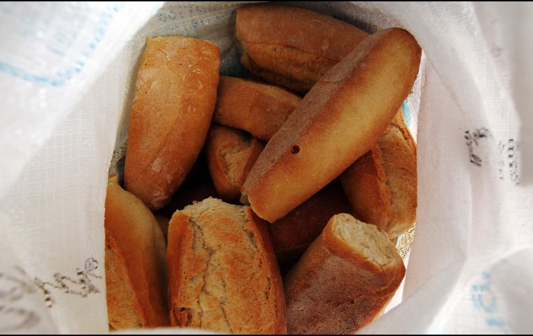 A pesar de las recomendaciones nutricionales, el bolillo mantiene un valor cultural difícil de reemplazar. ESPECIAL/Canva