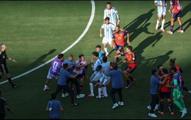 Según detalla un análisis del medio deportivo español Sport, el Código Disciplinario establece sanciones contundentes para estos escenarios de conflicto. AFP / Pat Isaacs, MI News, NurPhoto