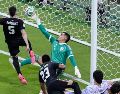 Raul Rangel realiza una de sus grandes atajadas del Mundial frente a Corea del Sur. IMAGO7 / ARCHIVO