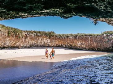Las Islas Marietas son dos de los destinos más impresionantes y exclusivos que puedes visitar en México. ESPECIAL/SECTUR NAYARIT.