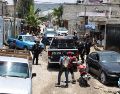 La captura de los dos presuntos ladrones de autos culminó en el cruce de la calle Nogal y Volcán Fujiyama. ESPECIAL